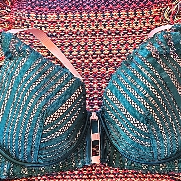 Victoria's Secret Green Push Up Bra - Picture 1 of 4